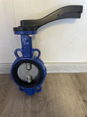 Schmetterlingsventil mit doppelter Flanke